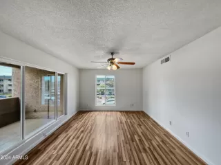 Photo #4: 6744296 Listing