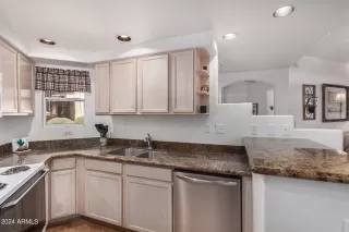 Photo #5: 6744442 Listing