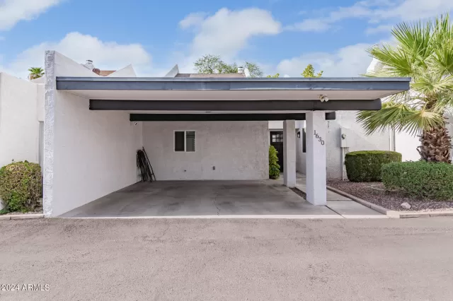 MLS: 6744762 Condo For Sale