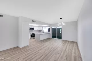 Photo #4: 6744833 Listing