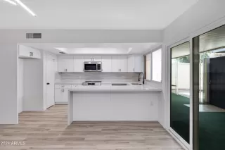 Photo #6: 6744833 Listing