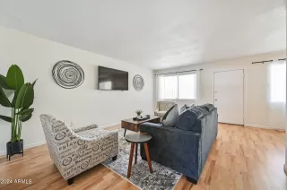 Photo #6: 6745950 Listing