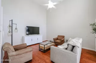 Photo #5: 6746118 Listing 