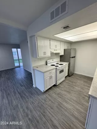 Photo #5: 6746237 Listing