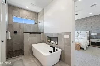 Photo #3: 6747939 Listing 