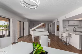 Photo #4: 6748170 Listing