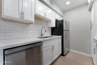 Photo #5: 6748214 Listing