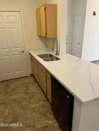 Photo #6: 6748316 Listing