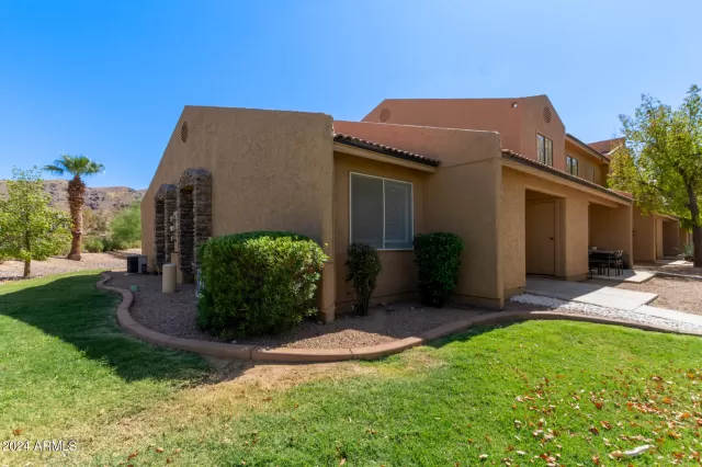 MLS: 6748994 Condo For Sale