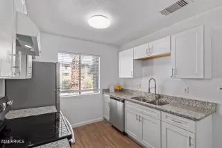 Photo #6: 6748994 Listing