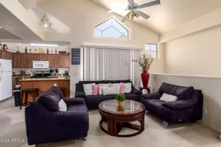 Photo #2: 6749196 Listing