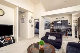 Photo #4: 6749196 Listing