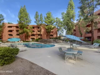 Photo #5: 6749319 Listing