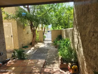 Photo #5: 6749371 Listing