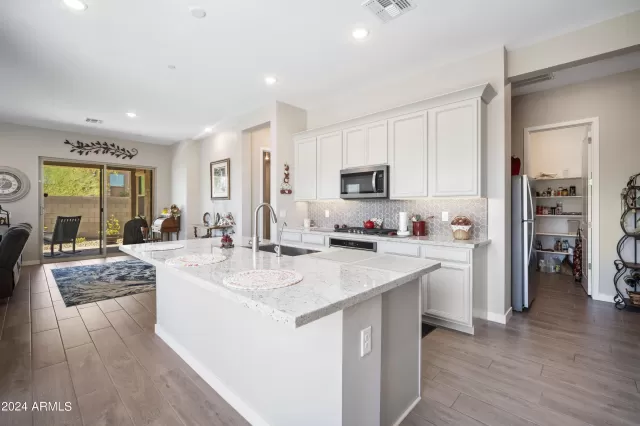 MLS: 6749436 Condo For Sale