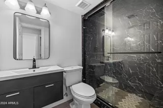 Photo #5: 6749698 Listing