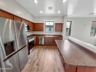 Photo #6: 6750001 Listing