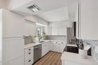 Photo #5: 6750817 Listing