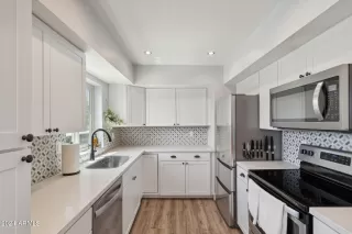 Photo #6: 6750817 Listing