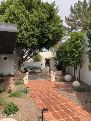 More Details about MLS # 6751005 : 4830 E EARLL DRIVE