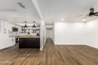 Photo #5: 6751641 Listing