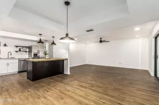 Photo #6: 6751641 Listing