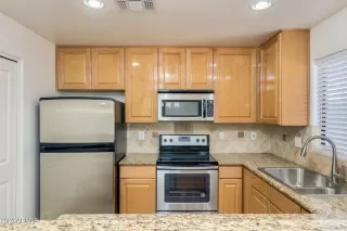 Photo #5: 6752179 Listing