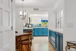 Photo #5: 6754638 Listing