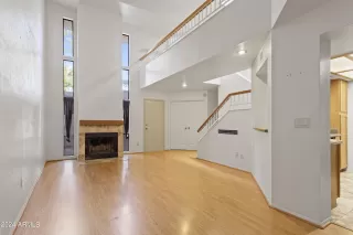 Photo #5: 6754750 Listing