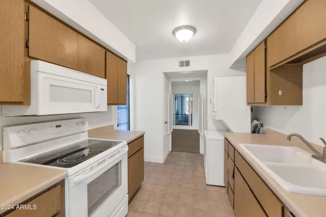 MLS: 6754946 Condo For Sale