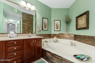 Photo #4: 6755036 Listing