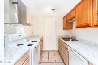 Photo #4: 6755126 Listing