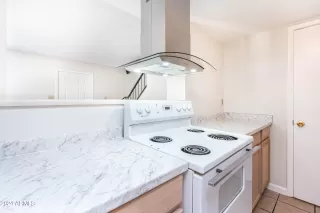 Photo #5: 6755126 Listing