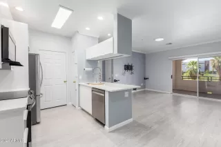 Photo #2: 6755536 Listing