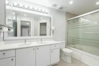 Photo #4: 6755536 Listing