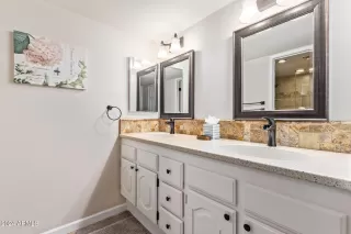 Photo #5: 6756075 Listing 