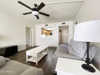 Photo #3: 6756098 Listing