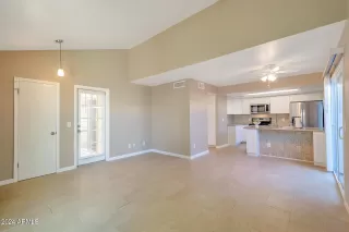 Photo #4: 6756289 Listing