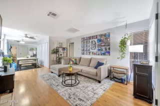 Photo #2: 6756303 Listing