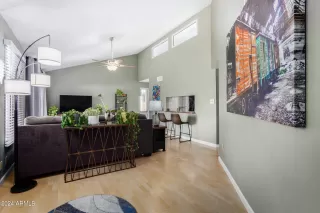 Photo #2: 6756518 Listing