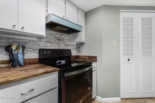 Photo #6: 6756518 Listing