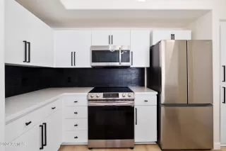 Photo #2: 6756580 Listing 