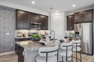 Photo #6: 6756958 Listing