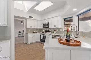 Photo #5: 6758376 Listing 