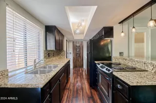 Photo #5: 6758603 Listing