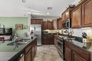 Photo #3: 6758968 Listing