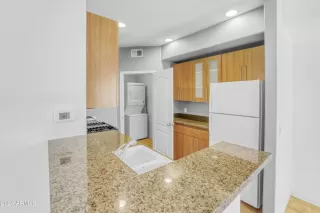 Photo #4: 6759307 Listing