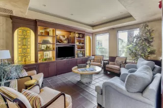 Photo #6: 6759307 Listing