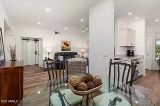 Photo #5: 6759339 Listing