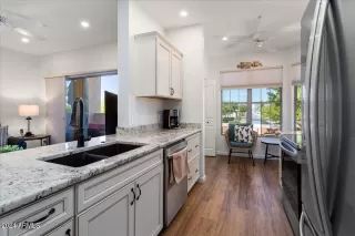 Photo #6: 6759339 Listing